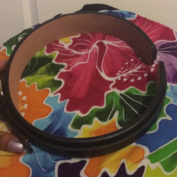 BCBG Maxazria cuff belt. Black leather gold buckle - Picture 2 of 3